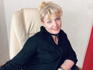 EstellaClassy webcam girl as a performer. Gallery photo 1.