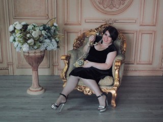 AnnaThomas webcam girl as a performer. Gallery photo 1.