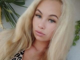 SweetBoni webcam girl as a performer. Gallery photo 3.