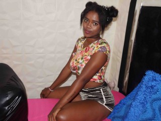 MeganWalker webcam girl as a performer. Gallery photo 2.