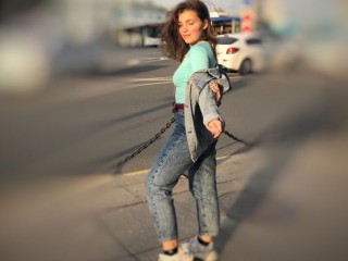 Rose_Green webcam girl as a performer. Gallery photo 1.