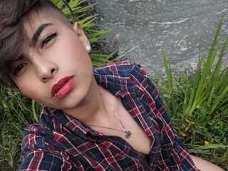 CloeKohutt webcam girl as a performer. Gallery photo 3.