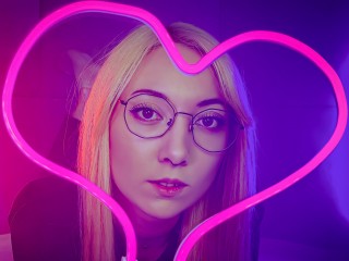 LoraPrice webcam girl as a performer. Gallery photo 1.