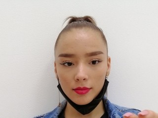 SunnyFlowers webcam girl as a performer. Gallery photo 1.