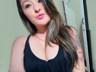 kelyWhite webcam girl as a performer. Gallery photo 1.