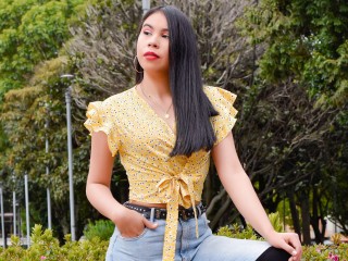 JuanitaManson webcam girl as a performer. Gallery photo 2.