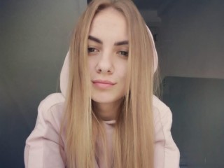 KristyPink webcam girl as a performer. Gallery photo 1.