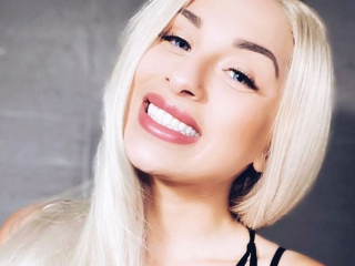 SiennaOliviyaxx webcam girl as a performer. Gallery photo 1.