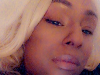 RoxxiCandi webcam girl as a performer. Gallery photo 3.