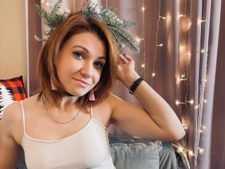 HotChloeLovesFun webcam girl as a performer. Gallery photo 1.