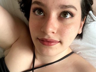 HoneyBambi webcam girl as a performer. Gallery photo 1.