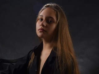 Baby_EmilyCute webcam girl as a performer. Gallery photo 1.