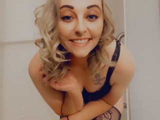 Cl0verKnights webcam girl as a performer. Gallery photo 2.