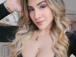 Liisa_Fox webcam girl as a performer. Gallery photo 3.