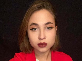 SHARON_SSWAN webcam girl as a performer. Gallery photo 2.