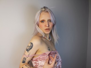 YourPollyDolly webcam girl as a performer. Gallery photo 3.