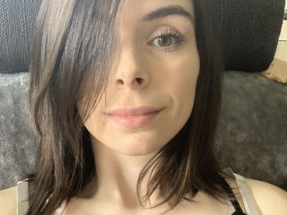 Lilou19 webcam girl as a performer. Gallery photo 1.