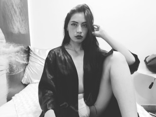 KarinaBrandon webcam girl as a performer. Gallery photo 1.