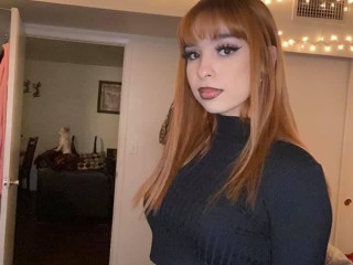 DaphneBlossom webcam girl as a performer. Gallery photo 1.