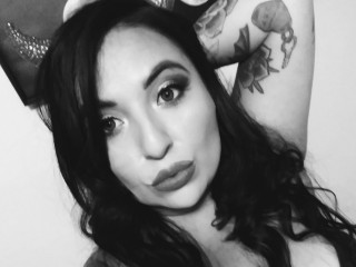 SophiaColette webcam girl as a performer. Gallery photo 1.