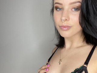 CatarinaYoung webcam girl as a performer. Gallery photo 1.