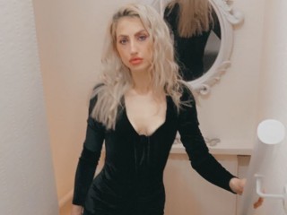 Avril20 webcam girl as a performer. Gallery photo 1.