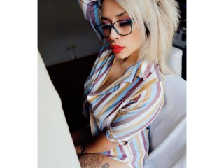 ReyLuna webcam girl as a performer. Gallery photo 2.