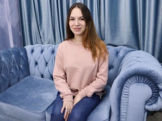 MonicaReeve webcam girl as a performer. Gallery photo 1.