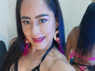 KarhinaSmith webcam girl as a performer. Gallery photo 1.