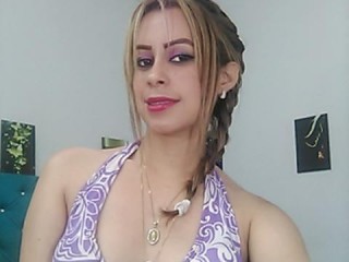 julieth_doll webcam girl as a performer. Gallery photo 2.