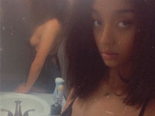 Kimmiek101 webcam girl as a performer. Gallery photo 1.