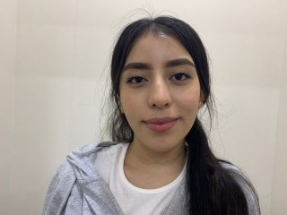 MaddyLennon webcam girl as a performer. Gallery photo 1.