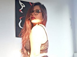 carla_luka webcam girl as a performer. Gallery photo 3.