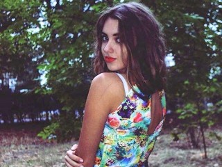 LynnaCooper webcam girl as a performer. Gallery photo 1.