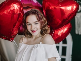 GraceGilbert webcam girl as a performer. Gallery photo 2.