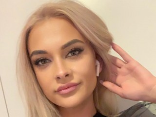 MissRachellle webcam girl as a performer. Gallery photo 2.