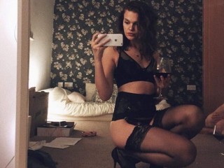 ElizaPeach webcam girl as a performer. Gallery photo 1.