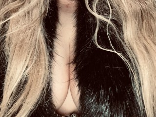 Rosarossa038 webcam girl as a performer. Gallery photo 1.