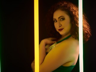 OSIRIS1972 webcam girl as a performer. Gallery photo 1.