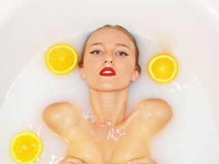 SarahBradford webcam girl as a performer. Gallery photo 1.