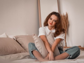 KittyKlap webcam girl as a performer. Gallery photo 1.