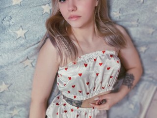 chloelit webcam girl as a performer. Gallery photo 2.