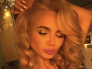 FairyDingding webcam girl as a performer. Gallery photo 1.