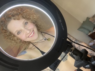Indexed Webcam Grab of Kelly_smiles