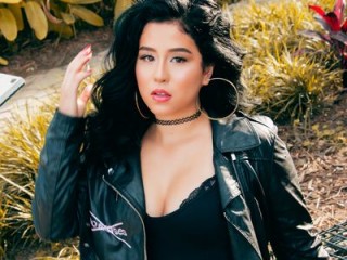 AmandaRuiz webcam girl as a performer. Gallery photo 3.