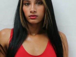 MiaDerek webcam girl as a performer. Gallery photo 1.