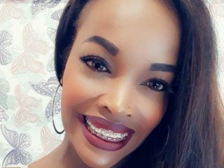 RoxaneHoudin webcam girl as a performer. Gallery photo 1.