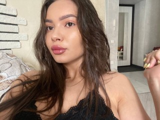 RiannaFane webcam girl as a performer. Gallery photo 1.