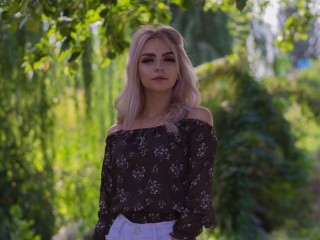 Bela_Roza webcam girl as a performer. Gallery photo 1.