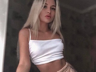 Marselinna webcam girl as a performer. Gallery photo 2.